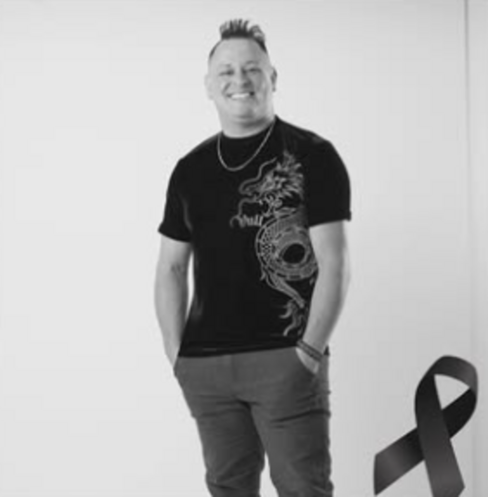 Cantor morre após passar mal em bailão de Gaspar
