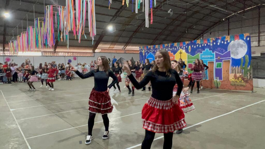 Tradição e cultura marcam o 2º Arraiá da Associação de Pais