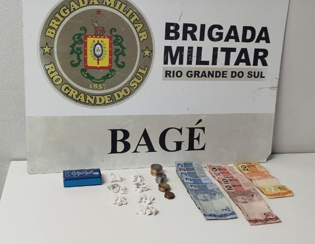 Mulher é presa por tráfico de drogas no Centro