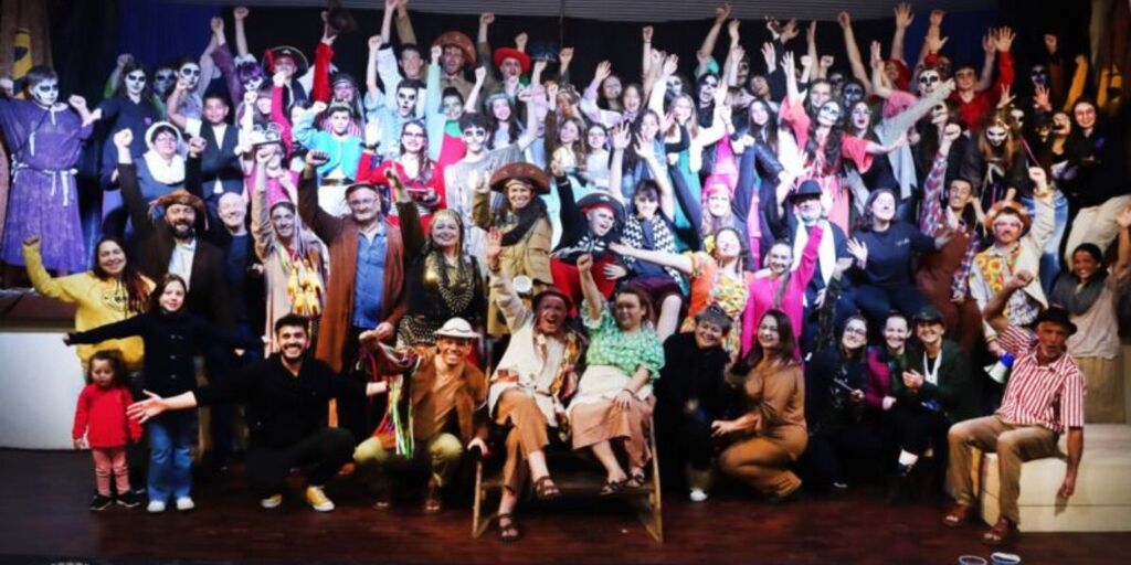 Salete brilha no Festival de Esquetes de Taió com prêmios em todas as categorias