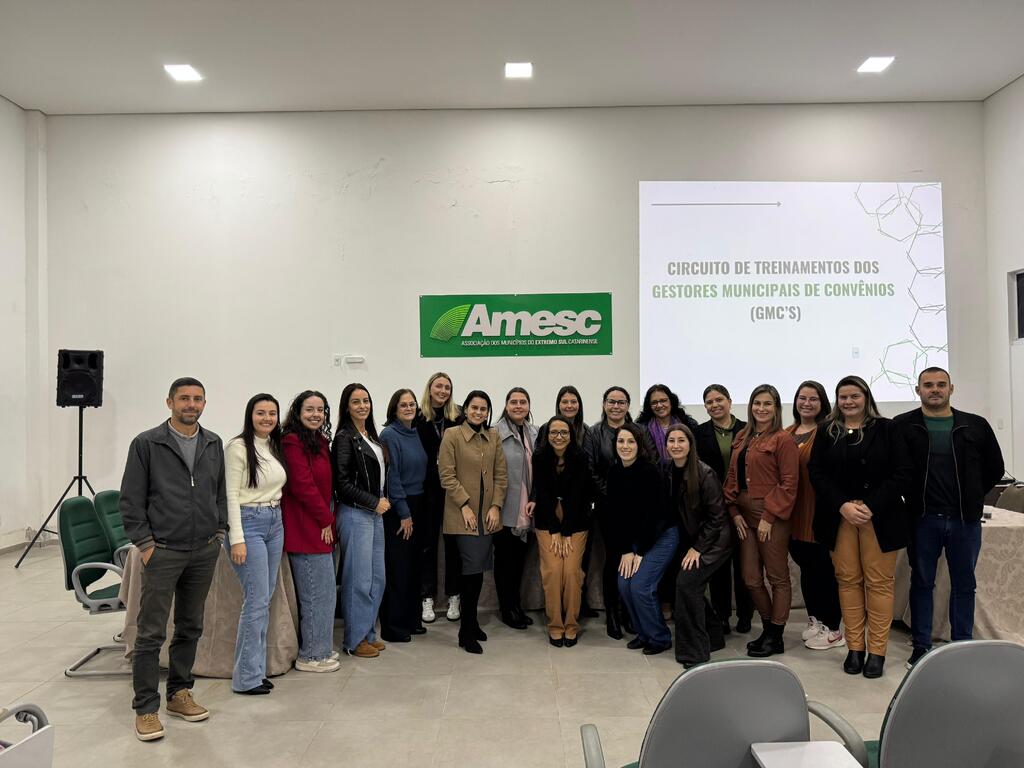 CURSO PARA GESTORES DE CONVÊNIOS MUNICIPAIS QUALIFICA SERVIDORES DA REGIÃO EM PARCERIA ENTRE AMESC E FECAM