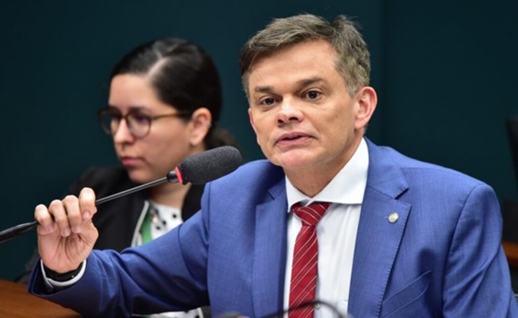 PL exige autorização judicial prévia para menor atuar como influenciador digital