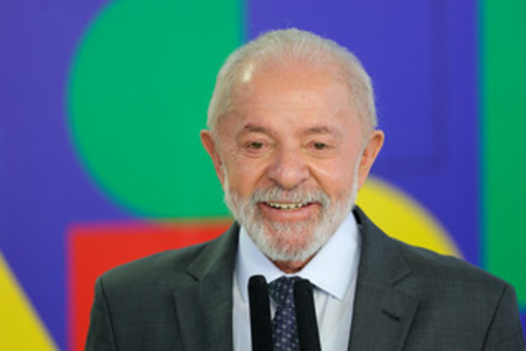 Lula veta aumento de número de deputados na Câmara