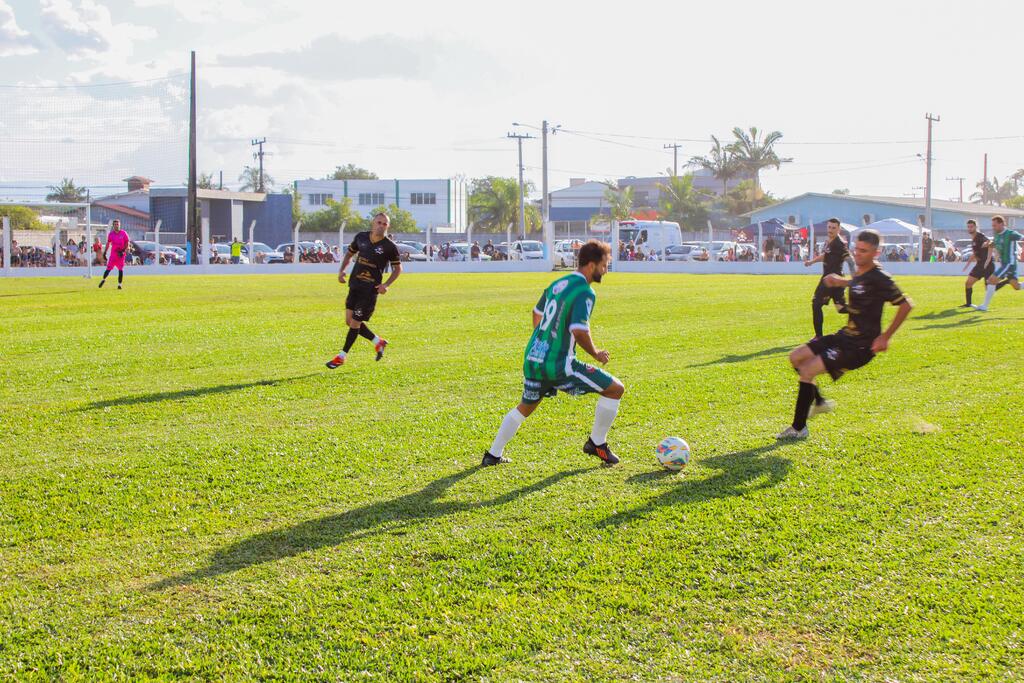 CAMPEONATO MUNICIPAL DE FUTEBOL  DEFINE FINALISTAS NESTE DOMINGO (20) EM PASSO DE TORRES