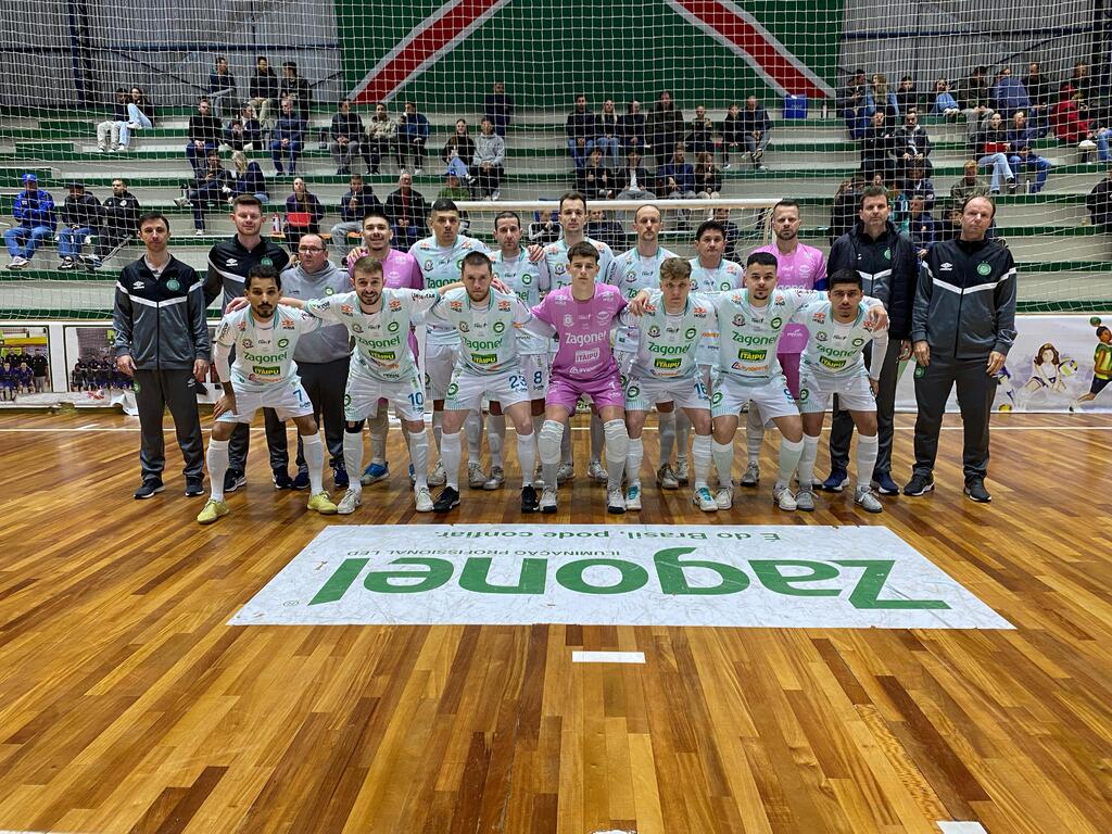 Pinhalense Futsal Zagonel luta, empata no primeiro tempo, mas sofre revés diante da Yeesco