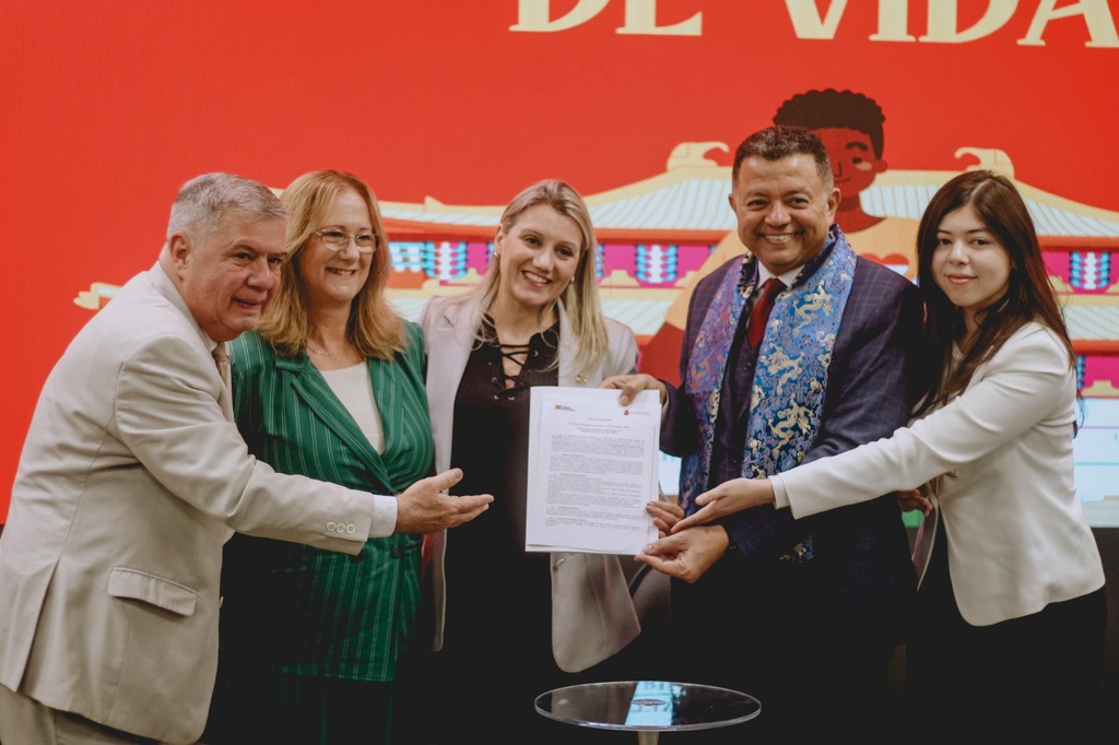 Rumo à China: Projeto Para Mudar de Vida é lançado na Alesc