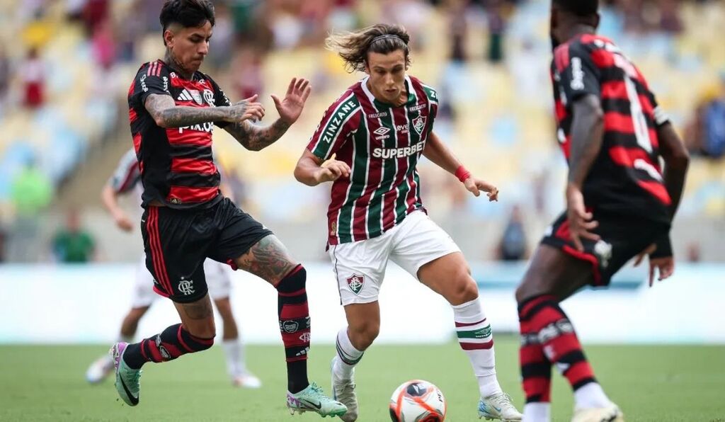 Flamengo e Fluminense se enfrentam em duelo decisivo