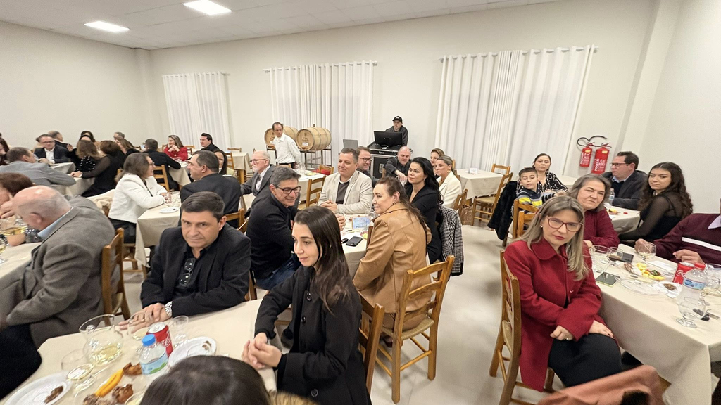 Ateneu Clube de Capinzal: celebra nova diretoria e legado histórico em noite italiana