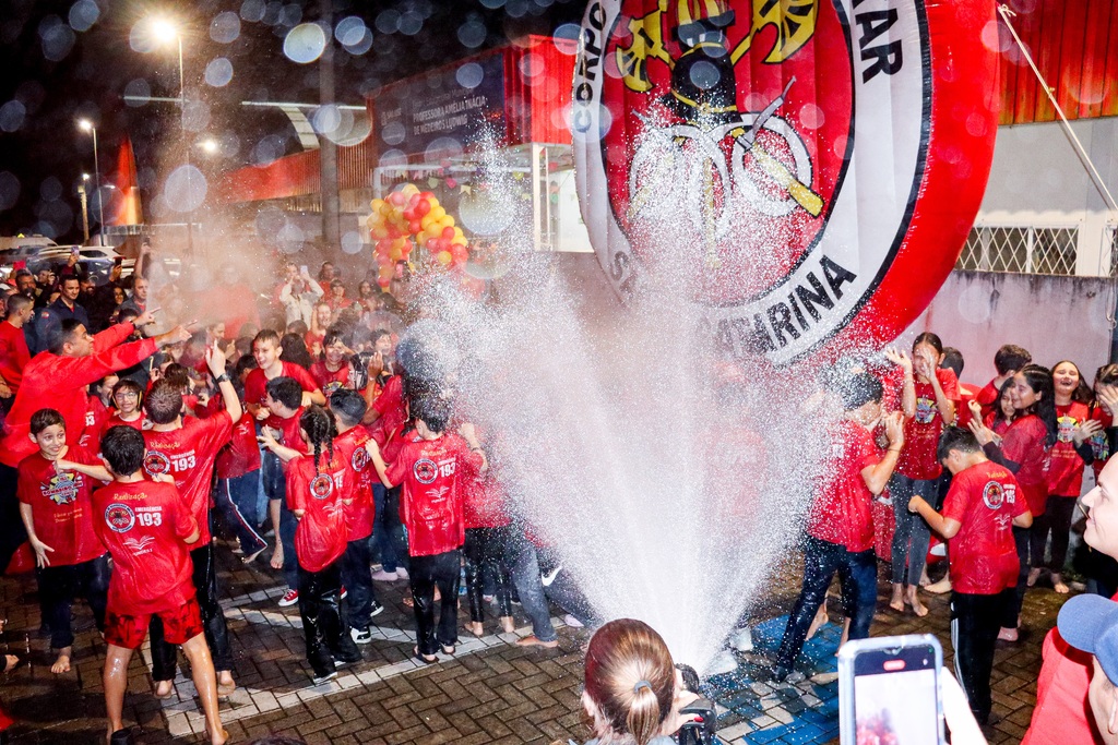 Mais de 700 novos bombeiros mirins são formados em Santa Catarina