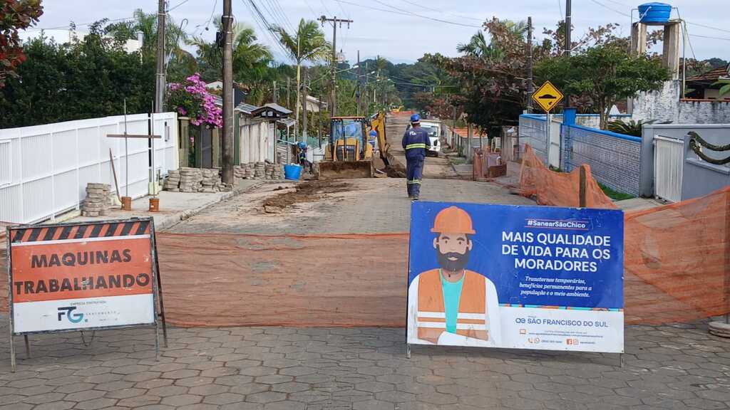 Obras de saneamento avançam em São Francisco do Sul com novas frentes de trabalho