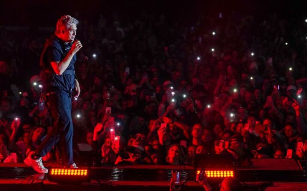 Jota Quest reúne mais de 100 mil pessoas em show gratuito em Balneário Camboriú