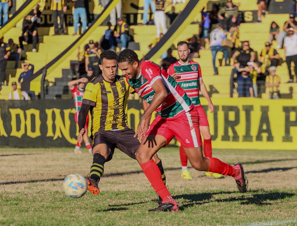 Bagé empata em casa e time sai vaiado