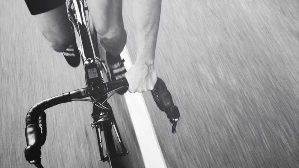 Imagem reprodução internet -  https://www.mercadolibre.cl/blog/tr - Ciclista tem fratura exposta após colisão com caminhão na BR-101, em Imbituba