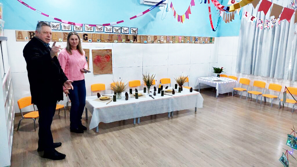 CAFÉ PEDAGÓGICO APROXIMA FAMÍLIAS DA ROTINA ESCOLAR NO CEI ANJO AZUL EM LACERDÓPOLIS