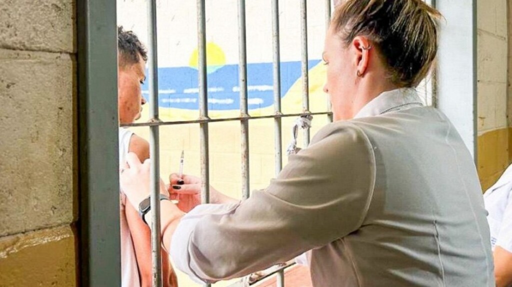 Apenados e agentes são vacinados contra gripe
