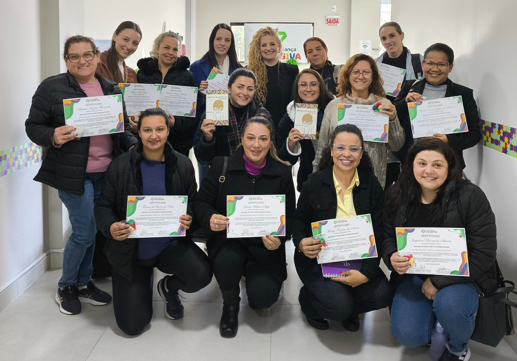 Profissionais do Cooperaliança Inclusiva capacitam professores da escola Dimmer Pizzetti