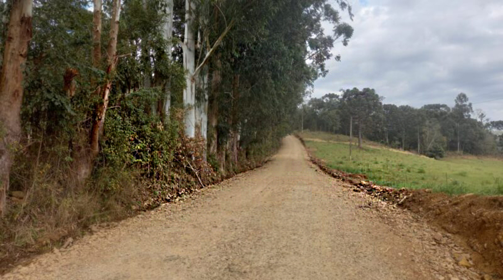 SECRETARIA DE OBRAS REALIZA MELHORIAS EM TRECHO ÍNGREME DE ESTRADA RURAL DE LACERDÓPOLIS