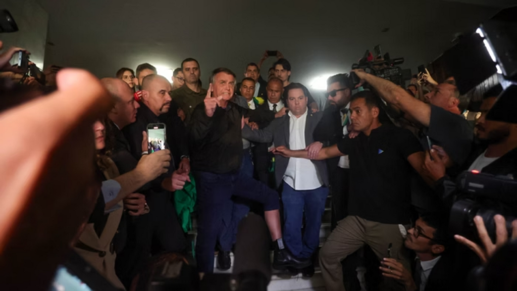 Bolsonaro pode ser preso? Moraes avalia nova violação de medidas judiciais após vídeo