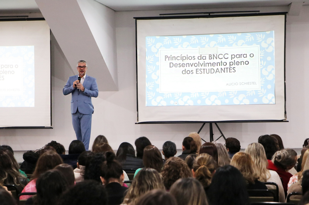 Concórdia valoriza a formação continuada de professores durante o recesso escolar