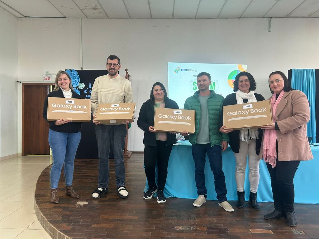Prefeitura de Bocaina do Sul entrega notebooks para diretoras das escolas da rede municipal