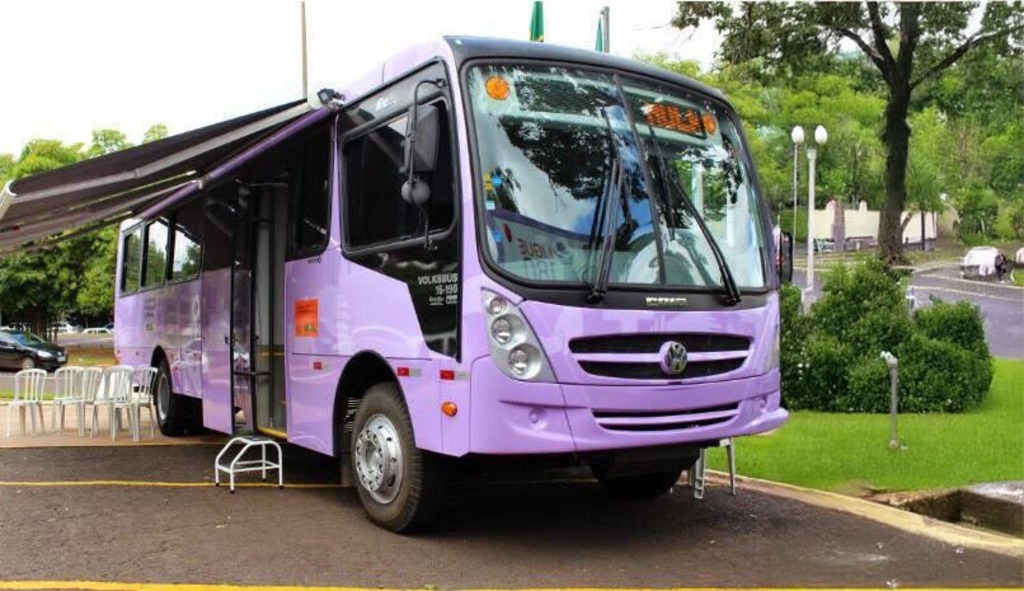 Ônibus Lilás conscientiza sobre violência contra a mulher e tem programação completa para o mês de agosto