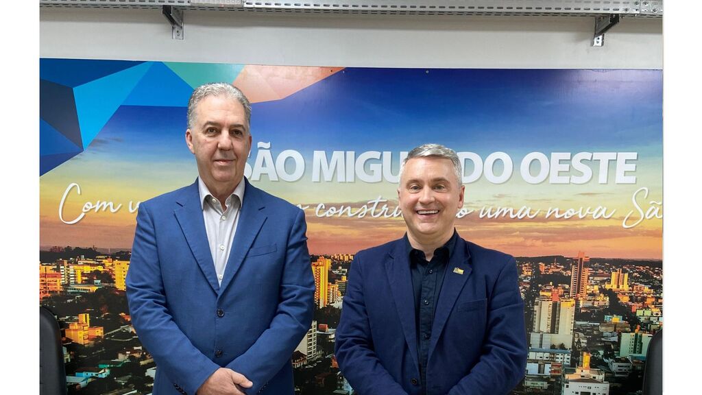Prefeito Edenilson Zanardi transmite cargo ao vice Carlos Agostini