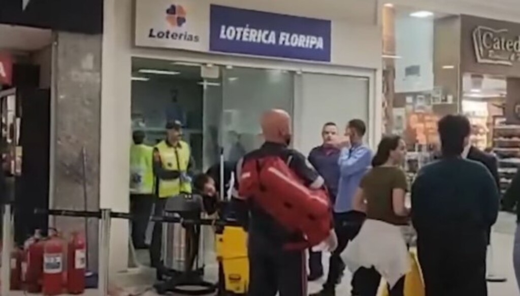 Ataque em shopping deixa 5 feridos e agressor em coma em Santa Catarina