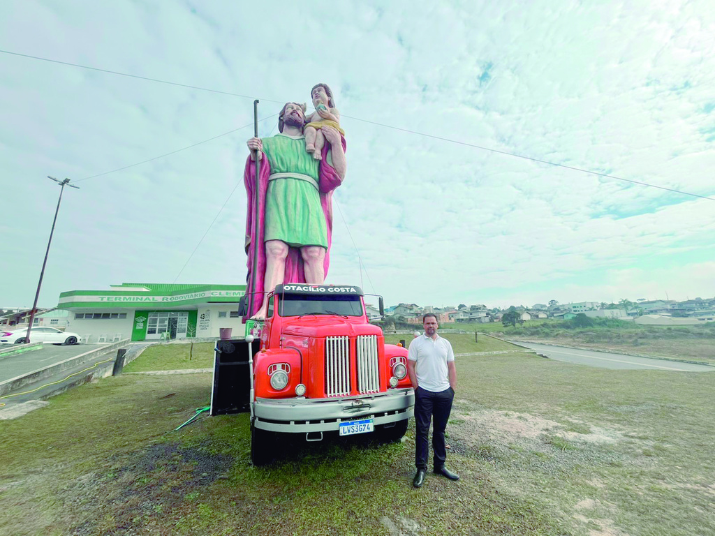 Caminhoneiro há quase 25 anos, Fabiano vai levar a imagem do santo pela primeira vez na tradicional procissão