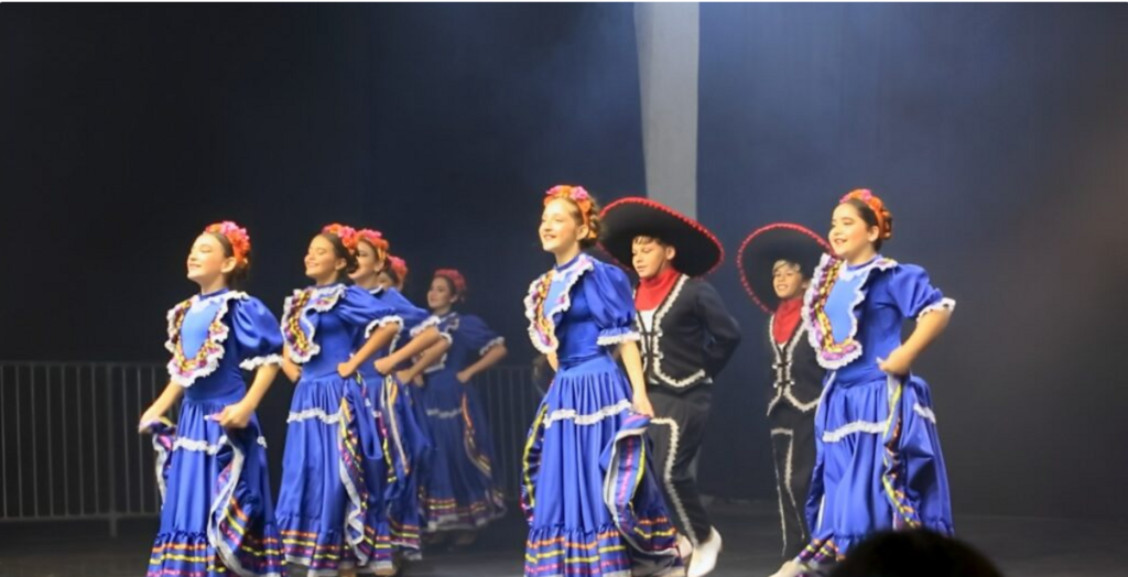 Com cor, ritmo e emoção, alunos da rede municipal brilham no Festival da Sapatilha