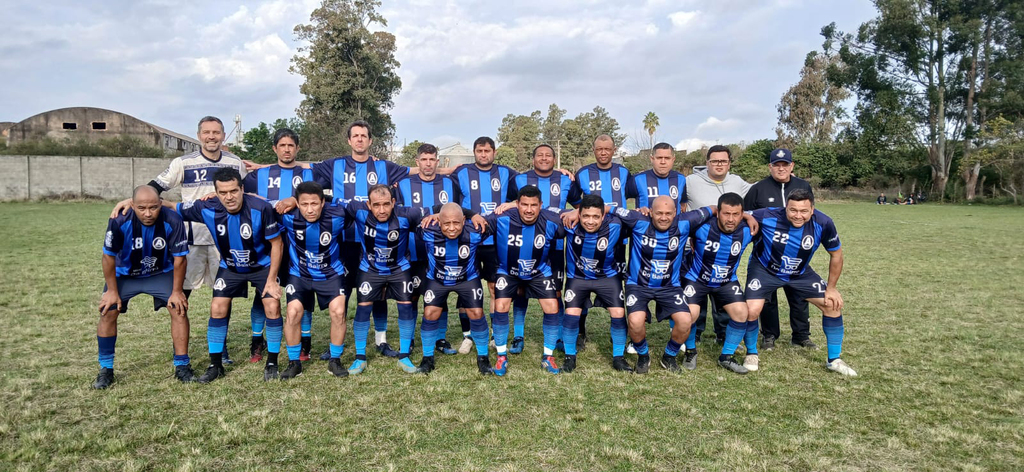 Azulão vence o Botafogo e lidera o Master Quarentão