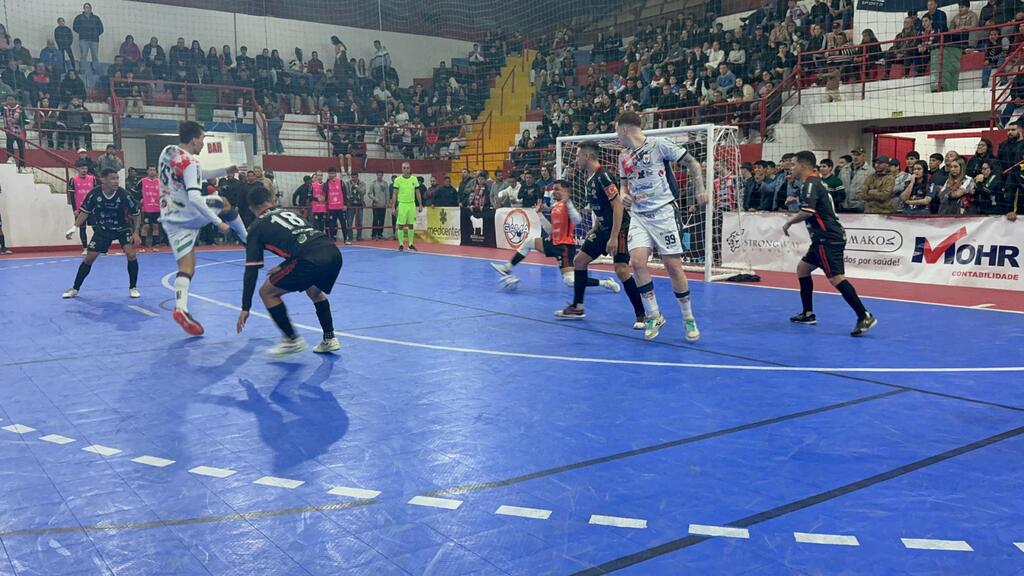 Uruguaianense reencontra a vitória com atuação de gala no primeiro tempo