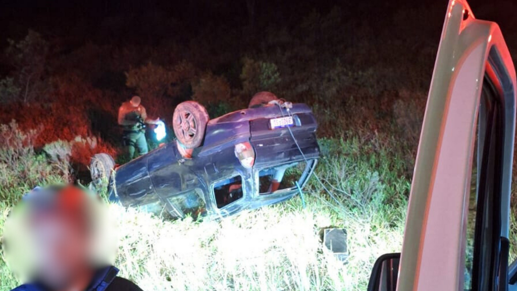 - Carro com bebê de quatro meses capota em Imbituba e mobiliza equipes de resgate