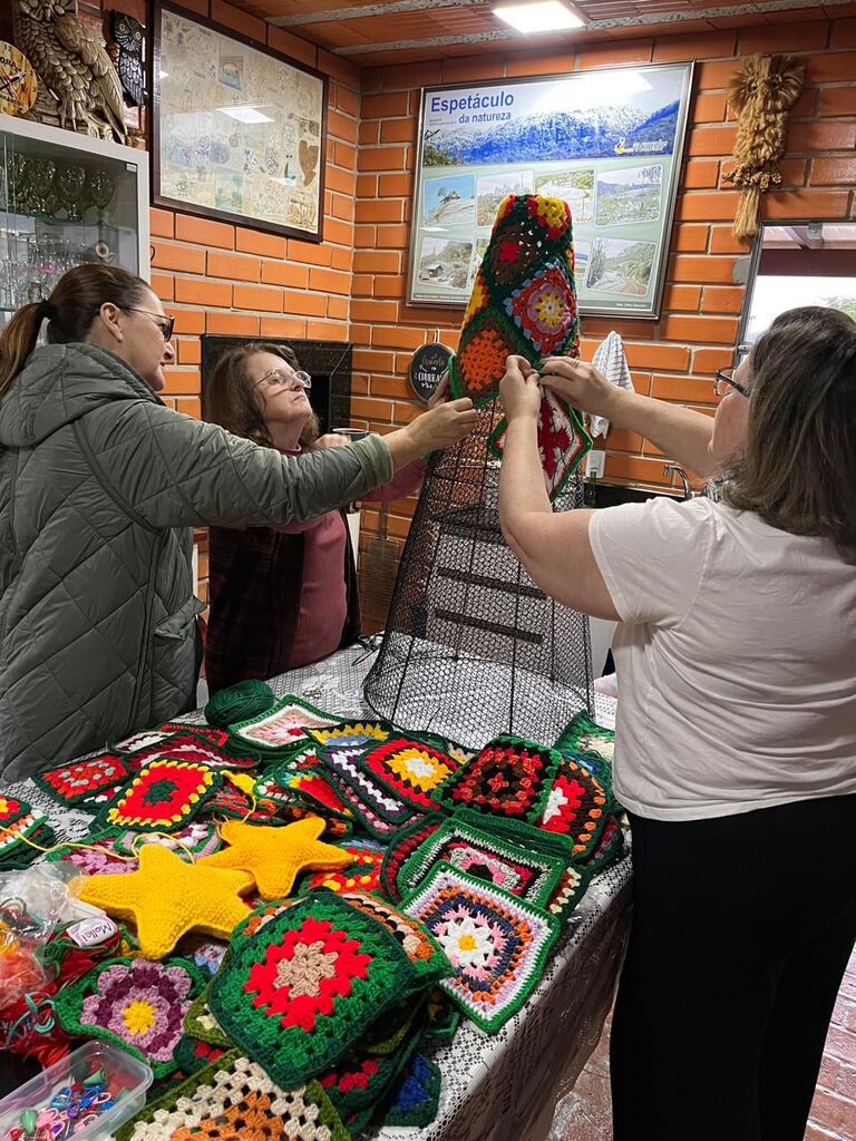Terceiro Café com Crochê celebra união e criatividade para o Natal que está por vir em Rodeio SC.