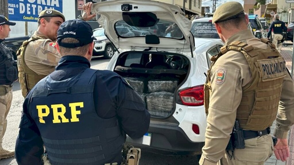 PM e PRF apreendem 131 quilos de maconha e prendem cinco pessoas na BR 280
