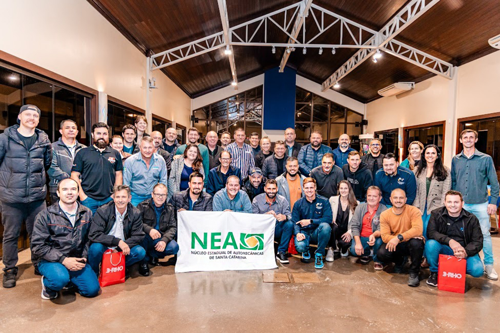 Representantes do Núcleo das Automecânicas da ACIRP participam de evento estadual em Brusque (SC)
