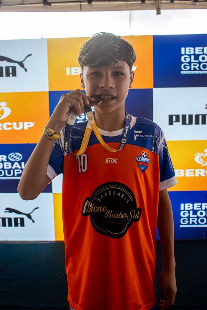 Atleta de Uruguaiana brilha no futsal