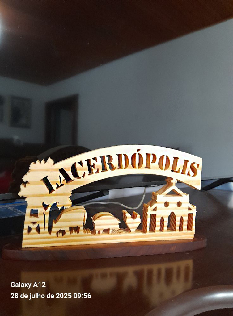 ARTESÃ NATURAL DE LACERDÓPOLIS ENTREGA HOMENAGEM AO MUNICÍPIO