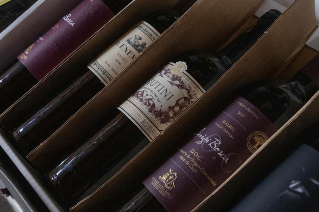 PF realiza operação contra comércio ilegal de vinhos