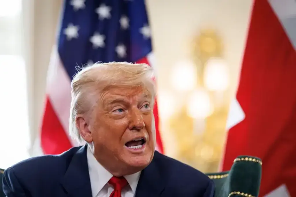 Trump assina decreto que impõe tarifa de 50% ao Brasil