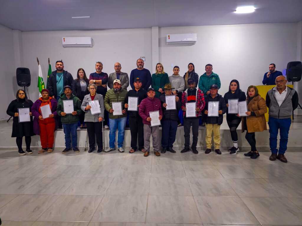 Direito reconhecido: Regularização fundiária garante escritura para 19 famílias em Palmeira