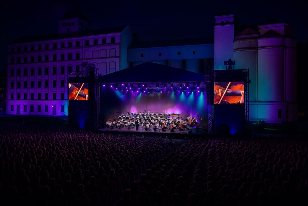 MUSICARIUM IN CONCERT LEVA MÚSICA CLÁSSICA A MAIS DE 2 MIL PESSOAS EM UM DOS CARTÕES POSTAIS DE JOINVILLE