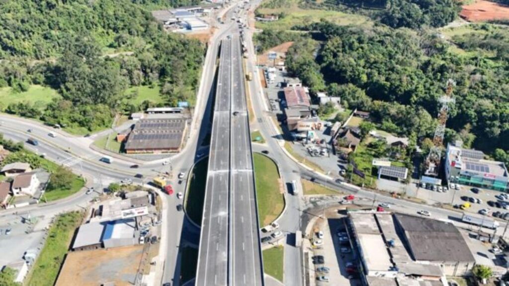Novo viaduto do Badenfurt e pontes são liberados na BR-470 em Blumenau