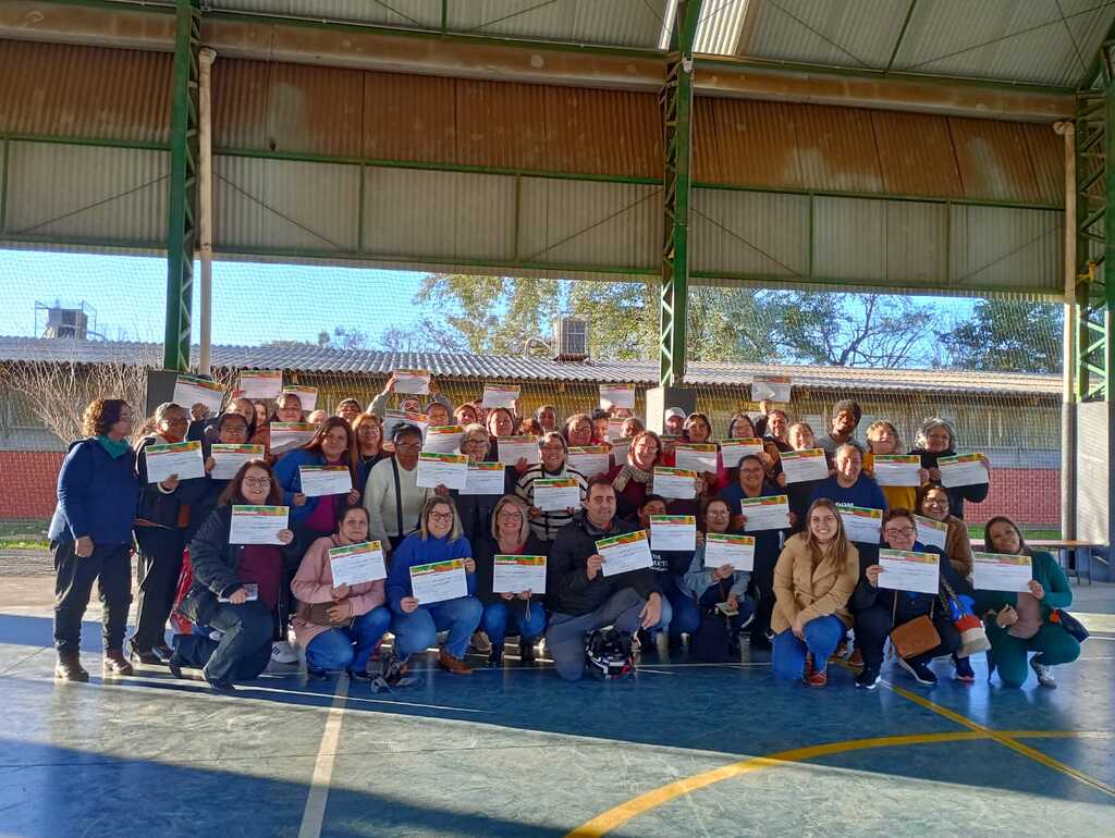 Merendeiras recebem capacitação sobre boas práticas na alimentação escolar