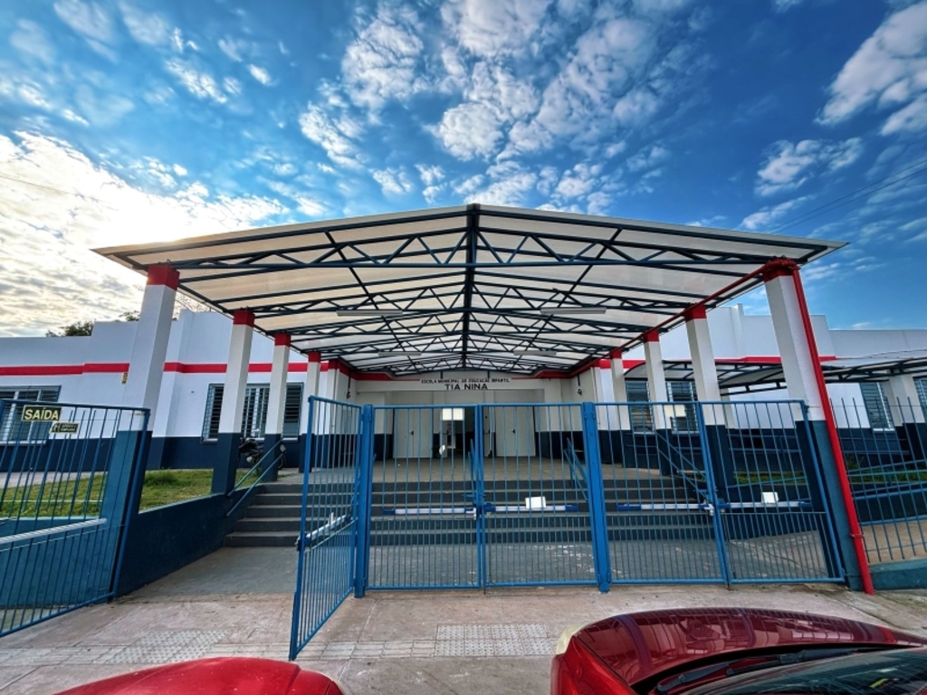 Escolas voltam às aulas na segunda-feira