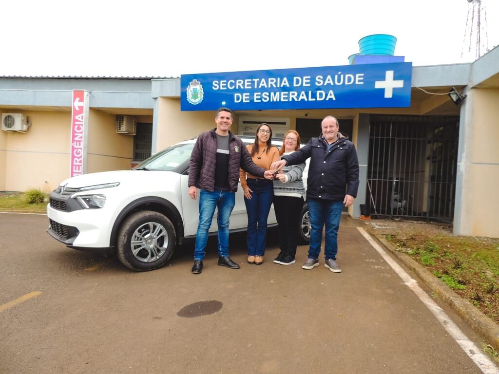 Secretaria Municipal da Saúde de Esmeralda recebe novo veículo