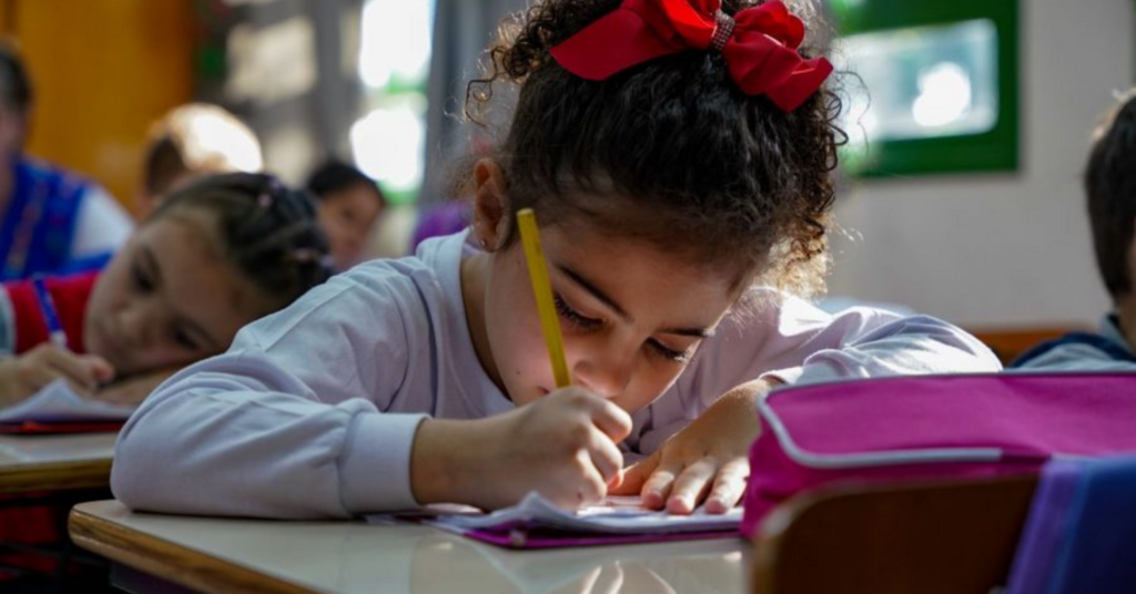 Escolas estaduais de Santa Catarina voltam às aulas com mais de 520 mil estudantes nesta segunda-feira