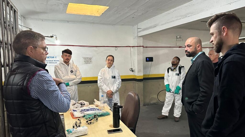 Saúde estadual realiza aplicação de inseticida nos seus prédios para controle do mosquito Aedes aegypti