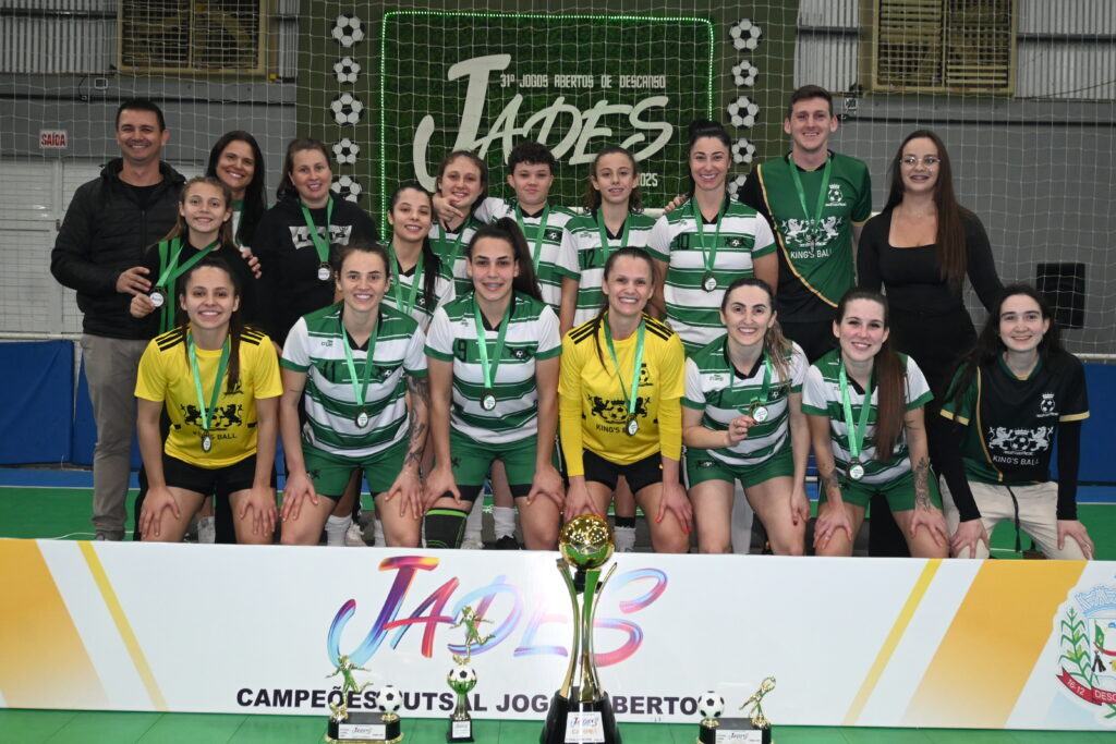Campeões do Futsal comemoram o título dos Jogos Abertos de Descanso