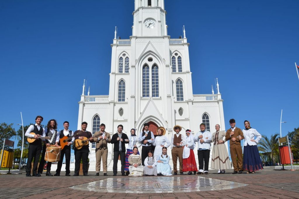 GRUPO AÇOR SUL CATARINENSE LEVA CULTURA AÇORIANA A CIDADES DO ESTADO E RECEBE COMITIVA DOS AÇORES EM OUTUBRO