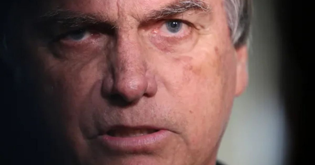 Bolsonaro tem prisão domiciliar decretada por Alexandre de Moraes